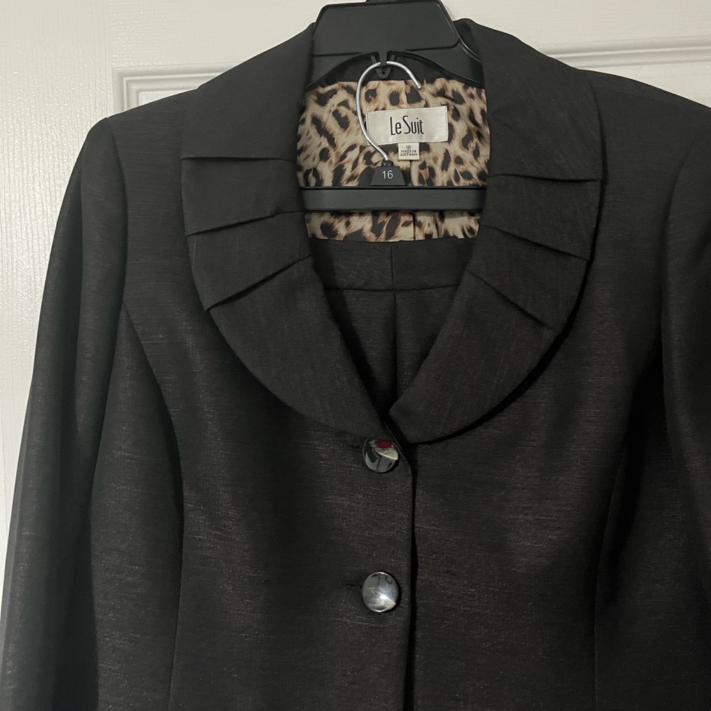 Le Suit Black Women's Pantsuit with Leopard Lining